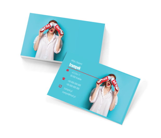 Kobieta z trampkami, Sprzedaż, Obuwie - Wizytówki Netprint szablony online