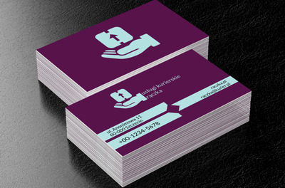 Dłoń trzymająca paczkę, Transport, Usługi kurierskie - Wizytówki Netprint